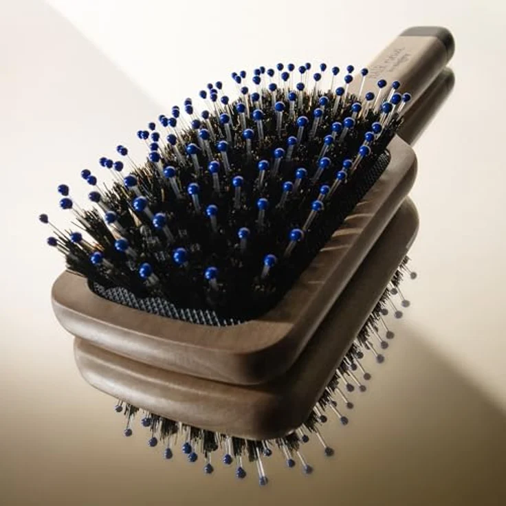Hair Rituel by Sisley The Pocket Brush Radiance & Softness, Paddlebürste mit Wildschwein- und geschmeidigen Borsten für glänzendes Haar – Bild 3