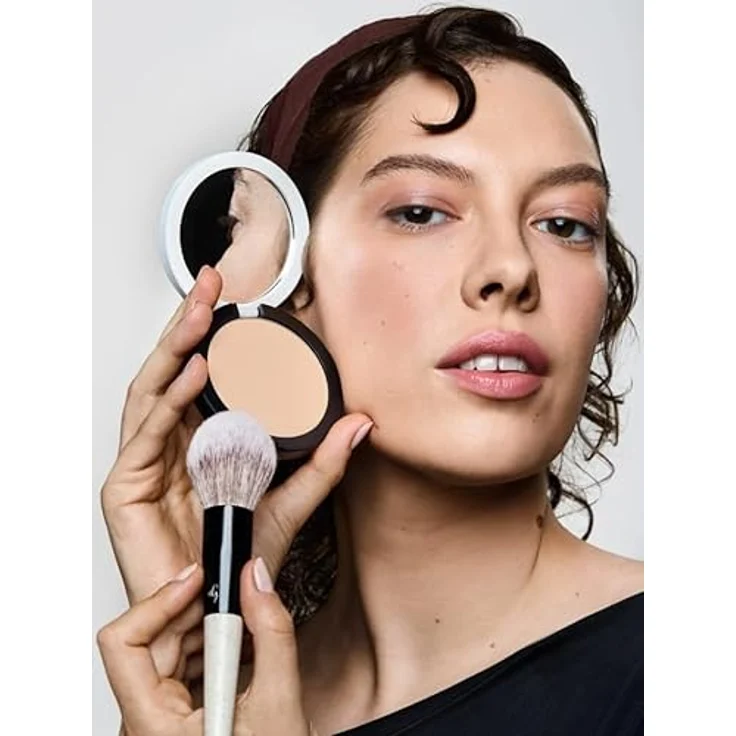 UND GRETEL WOLKEN Compact Powder Light 01, Puder mit Sonnenschutz SPF 50+, Weichzeichner-Effekt, langhaltend, pflegend, 10 g – Bild 3