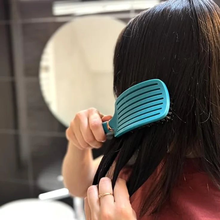 Sister Young OVIA GREEN BV, Professionelle No Tangle Bürste mit Wildschweinborsten und belüftetem Bürstenkörper für glattes, glänzendes Haar – Bild 10