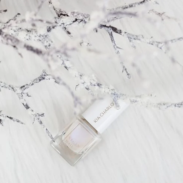 Kia-Charlotta Veganer Nagellack Magic (Transparentes Perlenblau), 15 Free Nail Polish, 100% Vegan, Schadstoffarm & bis zu 87% natürlich, Made in Germany, Premium Qualität, 5ml – Bild 5