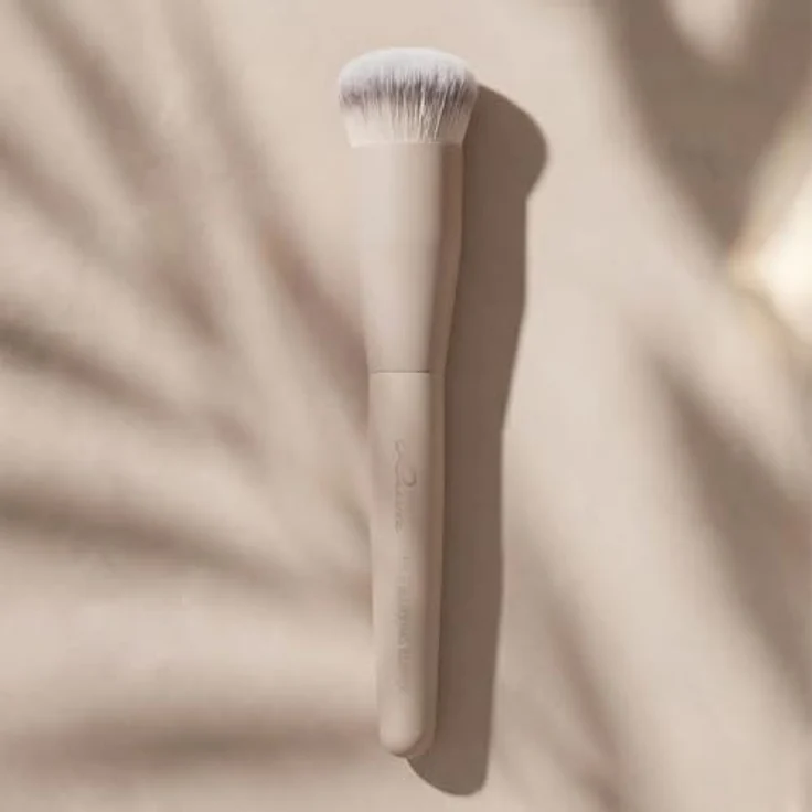 Luvia Cosmetics Blurring Buffer Puderpinsel, veganer Gesichtspinsel mit ergonomischem Griff und Satin-Tasche, beige – Bild 3