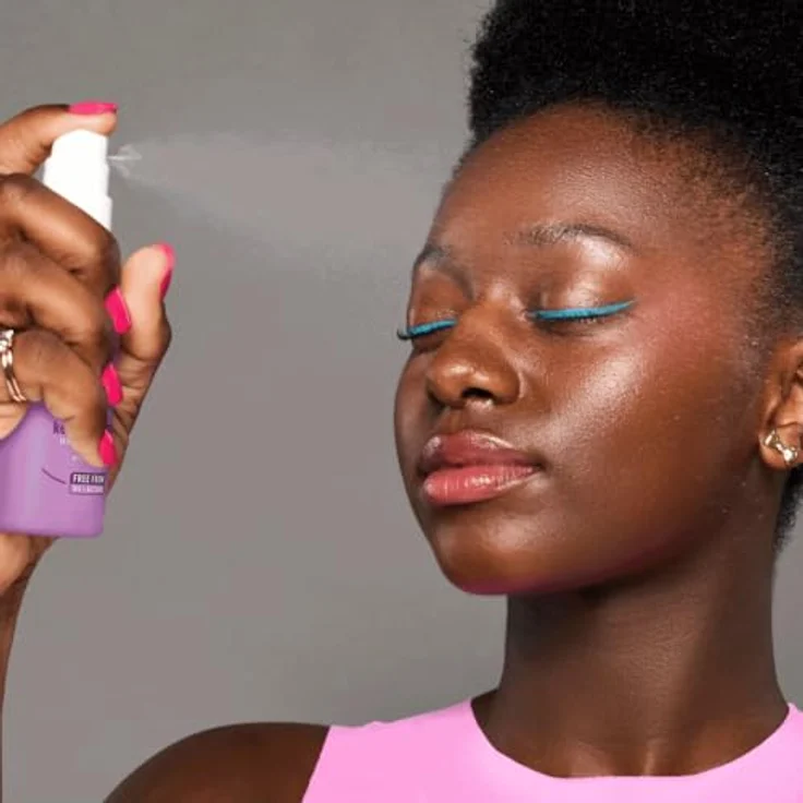 essence fix & LAST keep it PERFECT, Fixing Spray mit langanhaltendem Ergebnis und verbessertem Sprühkopf – Bild 7