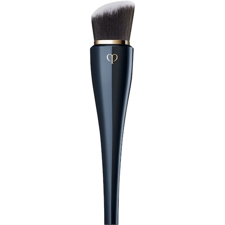Clé de Peau Beauté High Coverage Foundation Brush, Handgefertigt in Japan, Angewinkelter Kopf für präzises Auftragen, inkl. Aufbewahrungsetui