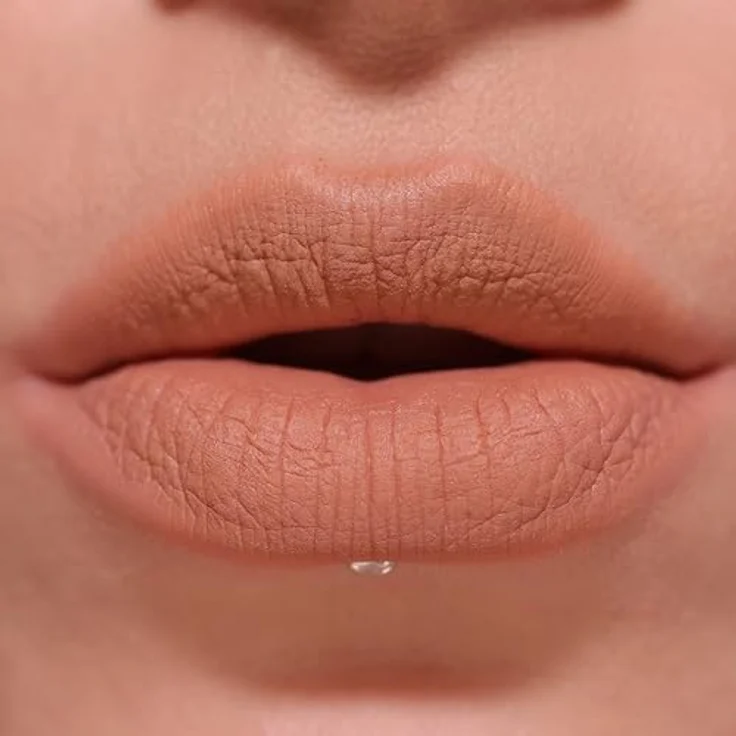 Revolution Beauty London Air Blur Matt Flüssiger Lippenstift - Langanhaltende Lippenfarbe - Vegan & Cruelty-Free - Cool Natural Nude - 3.5ml – Bild 5