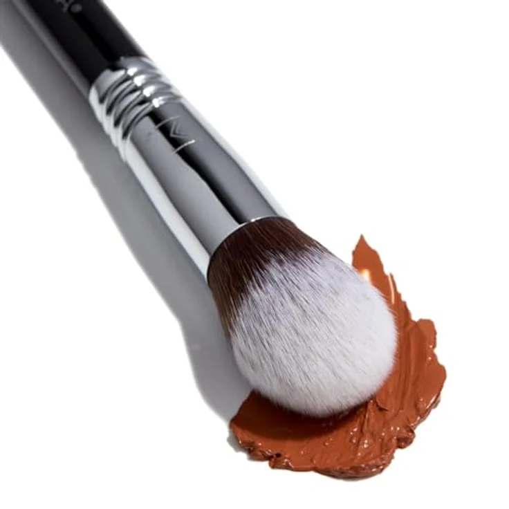 Sigma Beauty Face F79 Kabuki Korrektorpinsel, Pinsel für pudrige und cremige Produkte mit feinen Borsten, perfekt für präzises Auftragen – Bild 4