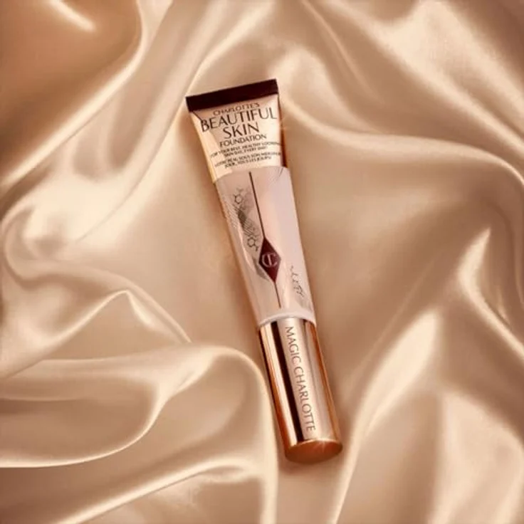 Charlotte Tilbury Charlotte’s Beautiful Skin Foundation, 30 ml, vegane Formel mit Rosenkomplex, Farbe 2 - Warm – Bild 3