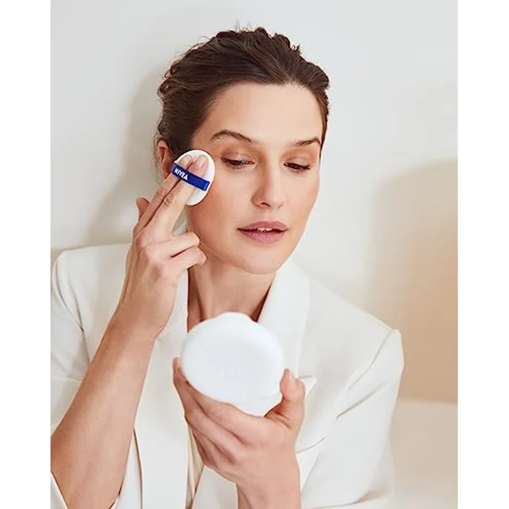 NIVEA Cellular Expert Finish 3in1 Pflege Cushion für mittlere Hauttöne (15 g), Make-up mit Hyaluron, Kollagen-Booster und LSF 15, feuchtigkeitsspendende Cushion Foundation – Bild 5