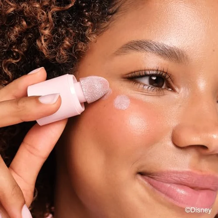 essence Disney Alice in Wonderland flüssiger Aufheller Farbton 02 - Glowin' Down The Rabbit Hole, 4 ml, vegan, alkoholfrei, reichhaltige Pigmentierung für strahlenden Glow – Bild 4