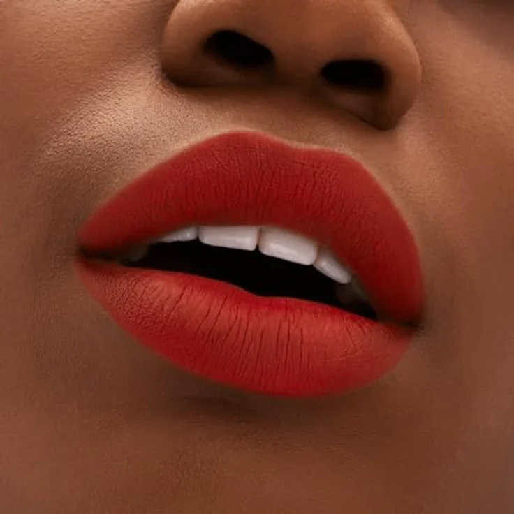 MAC Cosmetics Locked Kiss 24h Lipstick, langanhaltender Lippenstift mit mattierendem Effekt, Farbton Gutsy, 1,8 g – Bild 4