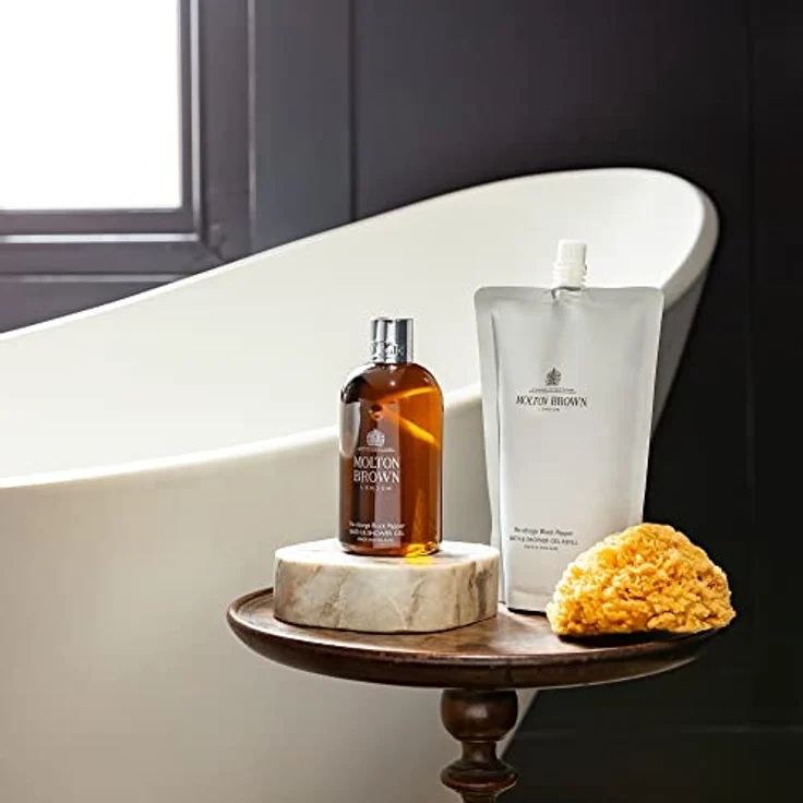 Molton Brown Re-charge Black Pepper Bade- und Duschgel 300 ml - Holzig-würziges Luxus Duschgel – Bild 5