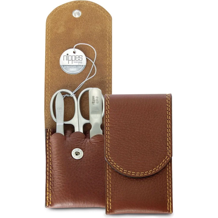 Nippes Classic Maniküre-Set braun, inkl. Kombinierte Haut- und Nagelschere, Saphirfeile & Pinzette, aus rostfreiem Stahl, Rindleder-Etui