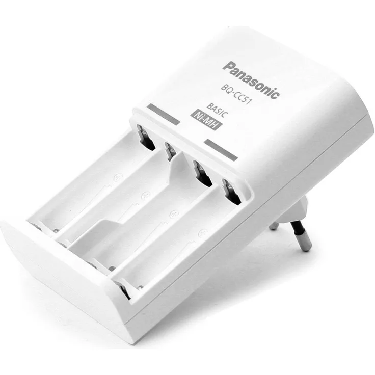 Panasonic Basic - Ladegerät BQ-CC18 für 2 oder 4 ladbare Akkus (AA x 2, 4 / AAA 2, 4 Zellen), Timer gesteuert, in Blisterverpackung