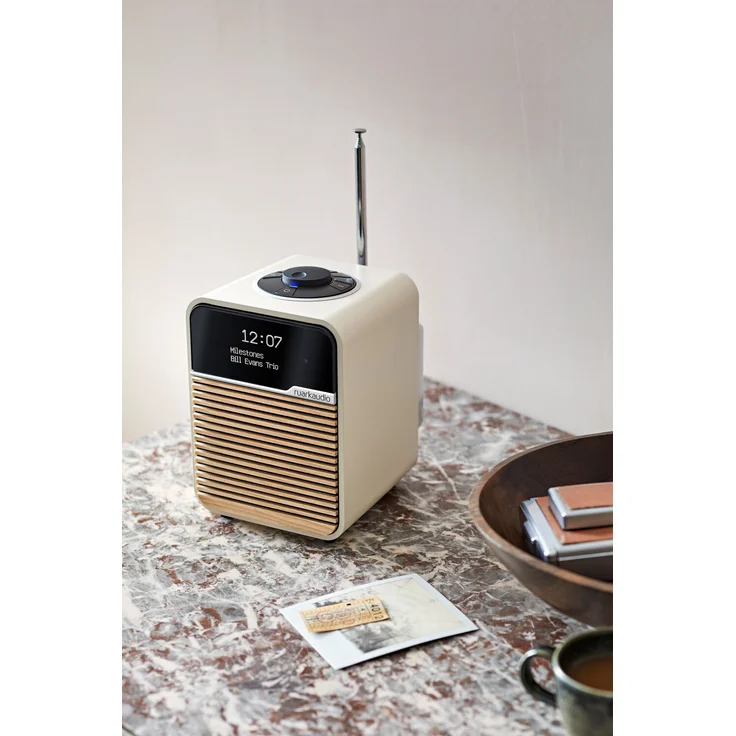 Ruark R1 MK4 Cream Tischradio mit Bluetooth, Digitalradio, OLED-Display, beige – Bild 4