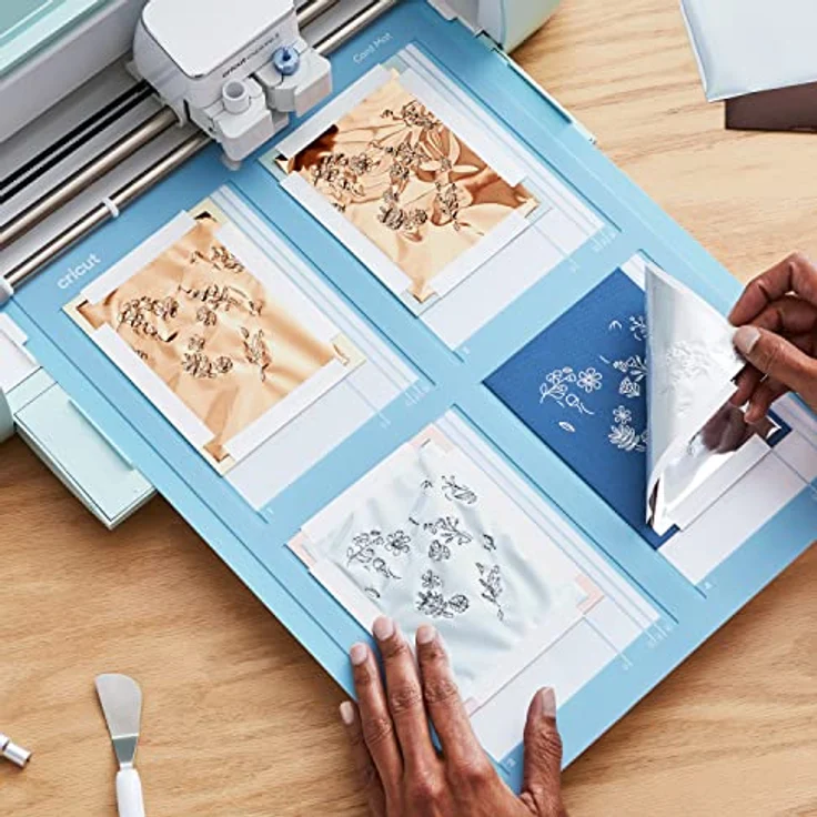 Cricut Insert Cards FOIL Celebration S40, Kartenset in Rot und Blau mit klebstofffreiem Design und weißen Umschlägen – Bild 13