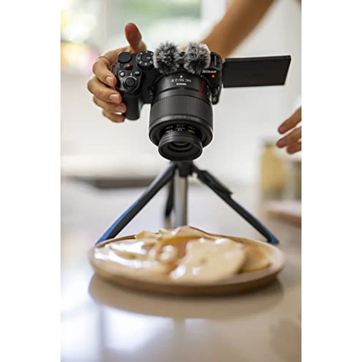 Nikon Z 30 Vlogger Kit DX 16-50 mm 1:3.5-6.3 VR (20,9 MP, 11 Bilder pro Sek, inkl. umfangreichem Vlogg-Zubehör, Hybrid-AF, 4K UHD 30p, Full-HD Videoaufzeichnung bis zu 125 Min) Schwarz – Bild 5