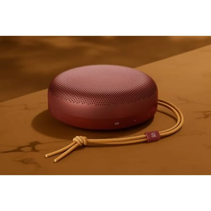 Bang & Olufsen Beosound A1 (3rd Gen), tragbarer Bluetooth Lautsprecher, IP67 wasserdicht, bis zu 24 Stunden Akkulaufzeit, 3 Mikrofone, C2C-zertifiziert - Rustic Red – Bild 4