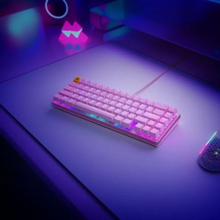 Glorious Gaming GMMK 2 Compact (65%) – Mechanisches Gaming-Keyboard, Aluminiumrahmen, anpassbar, Doubleshot-Kappen, Fox Schalter, tastenweise RGB, Deutsch QWERTZ Layout - Rosa – Bild 4