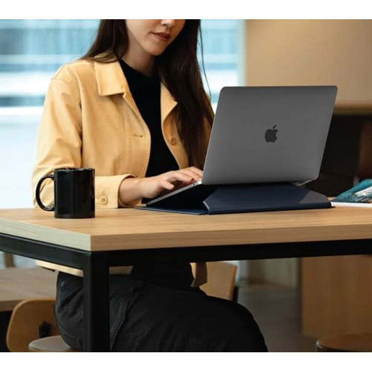 Uniq etui Oslo Laptop Sleeve 14", spritzwasserfeste vegane Lederhülle, Schwarz, mit Magnetverschluss und Ständerfunktion – Bild 7