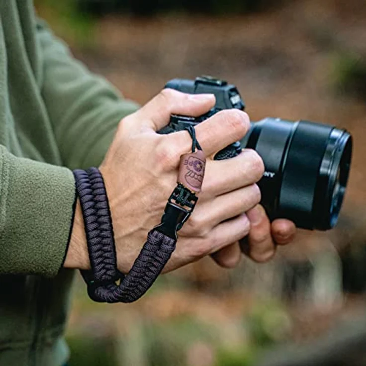 C-Rope Kamera Handschlaufe The Claw aus handgeflochtenem Paracord. Kameragurt mit Schnellverschluss-System, Braun – Bild 4