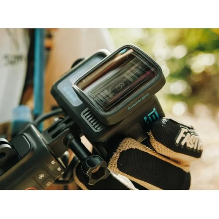 GoPro Lens Mod Anamorph, Objektivzubehör für HERO13 Black, Ultra-Weitwinkel im 21:9-Spielfilmformat mit anamorphem Lens-Flare-Effekt, wasserdicht – Bild 4