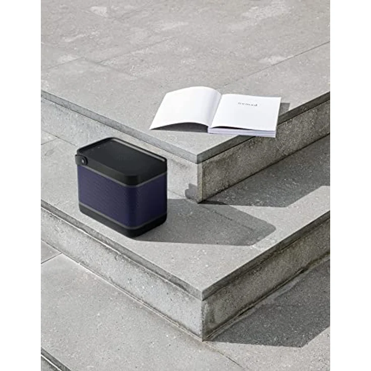 Bang & Olufsen Beolit 20 - Leistungsfähiger, kabelloser, tragbarer 360° Bluetooth Heim- Lautsprecher mit USB-C Ladekabel und integrierter Qi Ladestation - Schwarz Anthracite – Bild 5