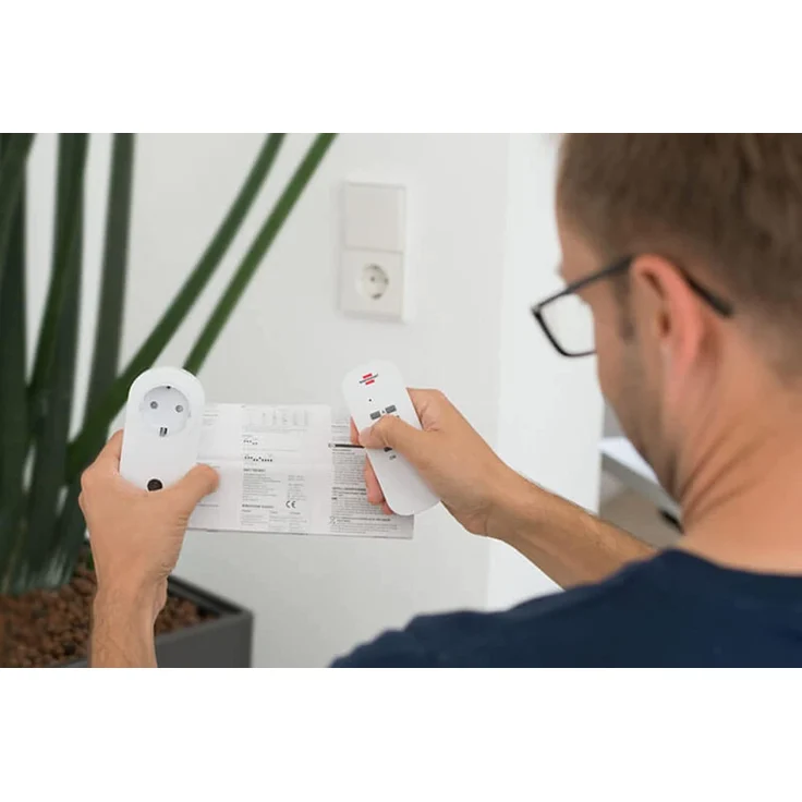 Brennenstuhl Funkschalt-Set RC CE1 3001, 3er Funksteckdosen Set, mit Handsender und erhöhtem Berührungsschutz, weiß – Bild 5