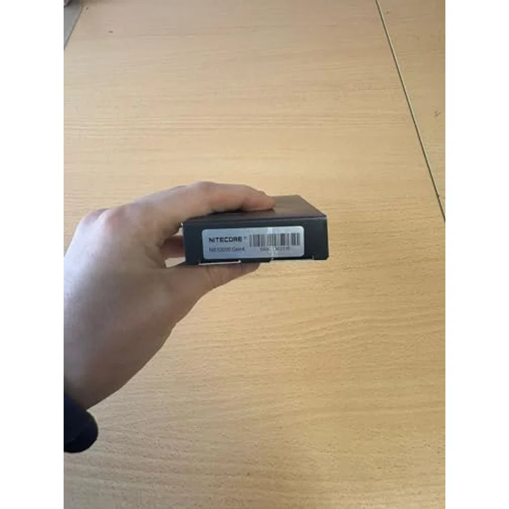 Nitecore NB10000 GEN4, Powerbank 10.000mAh mit IPX7-Zertifizierung und Carbon-Faser-Konstruktion, Carbonschwarz – Bild 2
