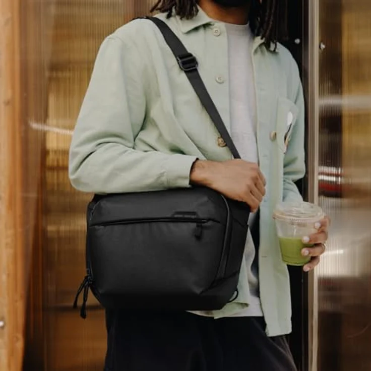 Peak Design Everyday Sling 6L, Kameratasche für spiegellose Kameras und DSLRs, schwarz, 100% recyceltes Material, Platz für Tablet – Bild 7