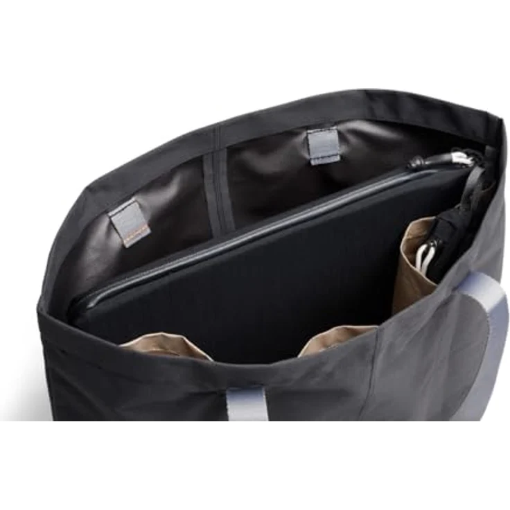 Bellroy Lite Laptop Sleeve (14"), minimalistische Notebooktasche aus wasserabweisendem Material, Schwarz – Bild 6