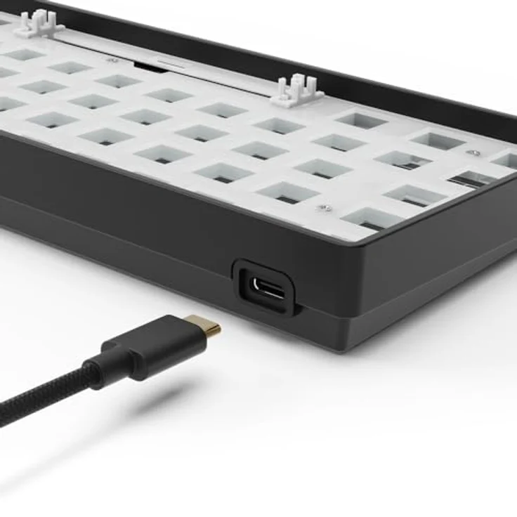 Sharkoon SKILLER SGK50 S4 Gen2 Barebone, 60% RGB-Tastatur, anpassbar ohne Schalter und Tastenkappen – Bild 4