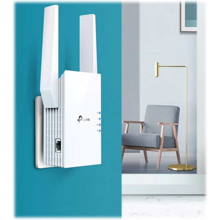 TP-LINK RE605X AX1800 Wi-Fi 6 Range Extender 2xexterne Antennen 1xGigabit-Anschluss an der Wand angeschlossen – Bild 5