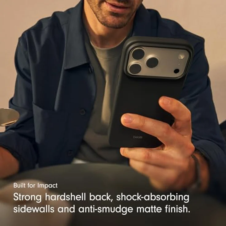 Beats iPhone 17 Case, MagSafe mit Kamerasteuerung, matte Außenseite, Mikrofaser-Innenfutter, Granitgrau – Bild 5