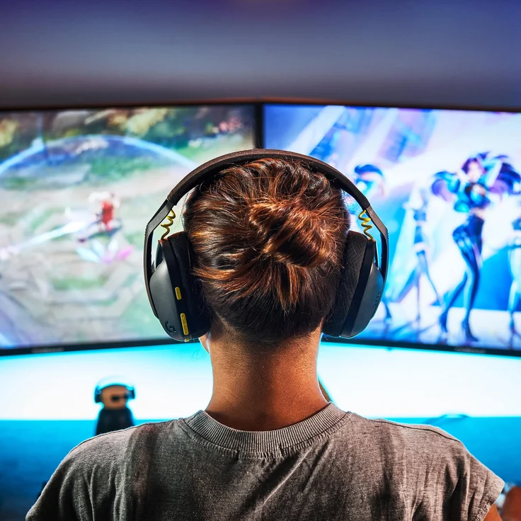 Logitech G435 Lightspeed Kabelloses Bluetooth-Gaming-Headset - Leichte Over-Ear-Kopfhörer, Integrierte Mikrofone, 18h Akku, Kompatibel mit Dolby Atmos, PC, PS4, PS5, Handy - Schwarz (981-001049) – Bild 4