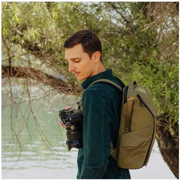 Peak Design Everyday Backpack 20L, Fotorucksack mit MagLatch-Hardware, wetterfest aus 100% recyceltem Nylon, erweiterbar um 3L, grün – Bild 2