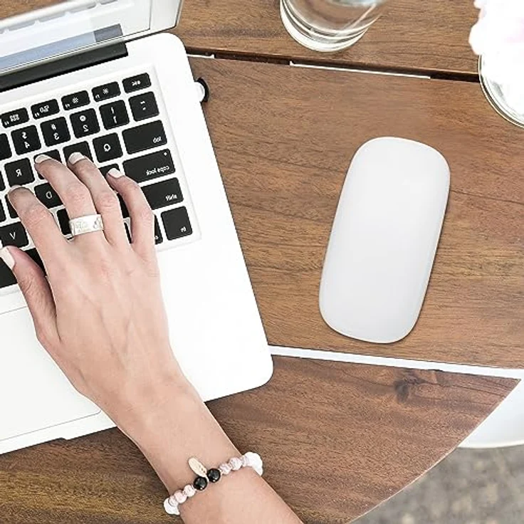 kwmobile Silikon Schutzhülle für Apple Magic Mouse 1/2 - Ergonomisches PC Maus Cover aus softem Silikon - Matt Transparent – Bild 3