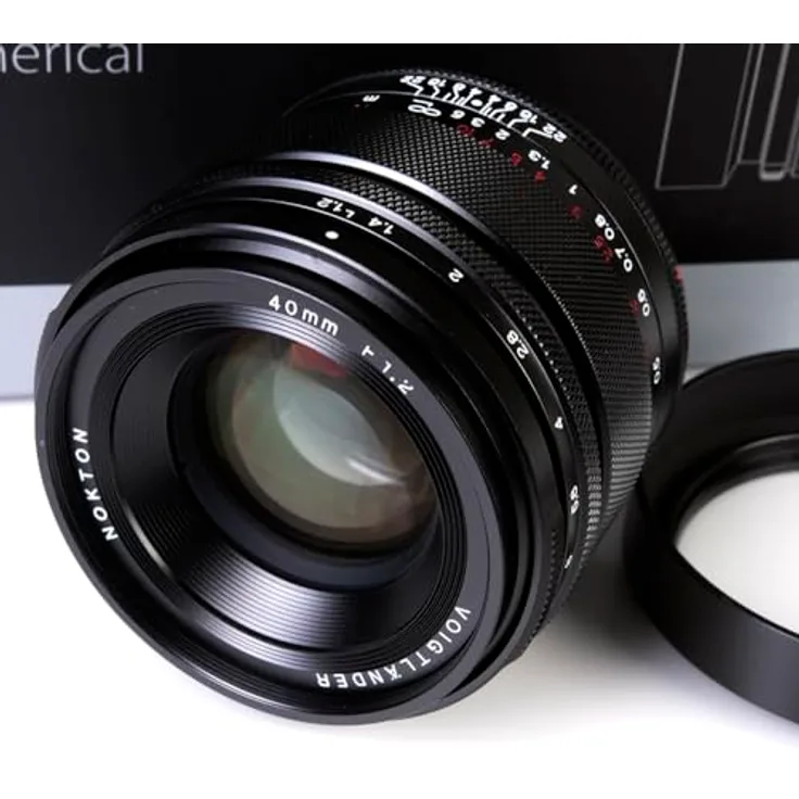 Voigtlander RF 40 mm F1.2 Nokton asphärisches Objektiv kompatibel mit Canon RF, schnelles Objektiv mit manueller Fokussierung, optimiert für Canon RF-Sensoren, 58 mm Filtergröße, Metall-Gegenlichtblende, 3-Achsen-Bildstabilisierung möglich