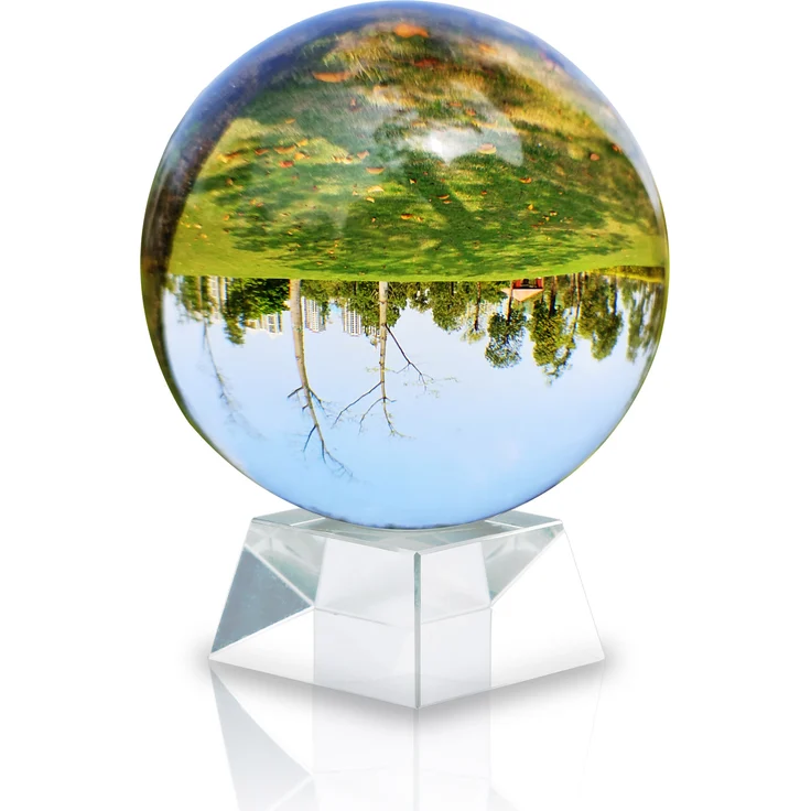 Intirilife Glaskugel mit Ständer in KRISTALL KLAR 130 mm – Kristallkugel mit Glasständer perfekt geeignet für Fotografie, Meditation, Dekoration uvm. – Kristallball Glasball Fotokugel – Bild 1