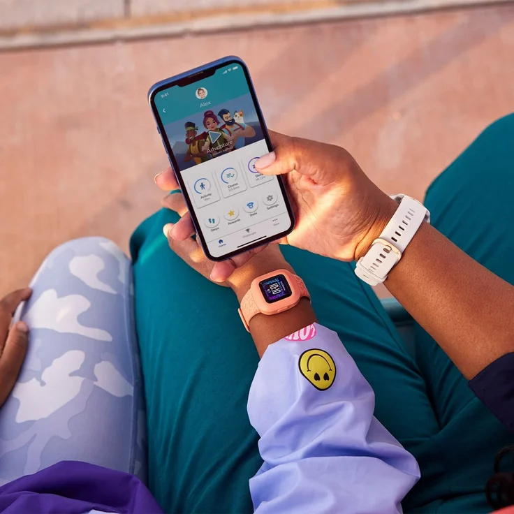 Garmin vívofit jr. 3 Aktivitätstracker für Kinder, Einheitsgröße, Silikonarmband, Peach Leopard (010-02441-04) – Bild 3