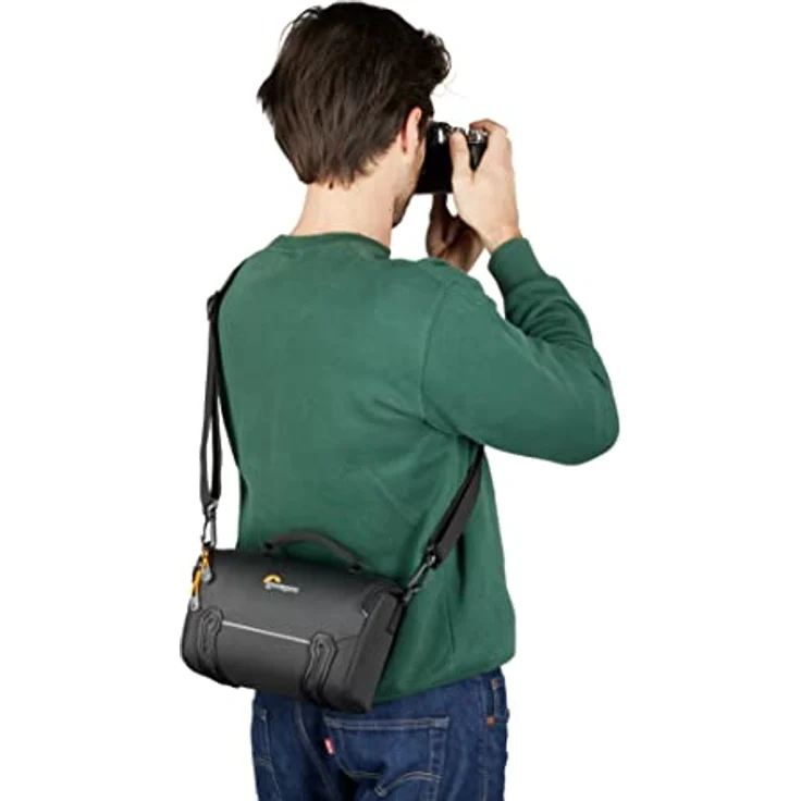 Lowepro Adventura SH 160 III, Camera Shoulder Bag with Adjustable/Removable Shoulder Strap, Bag for Mirrorless Camera, Compatible with Sony Alpha 7 Series, Black – Bild 4