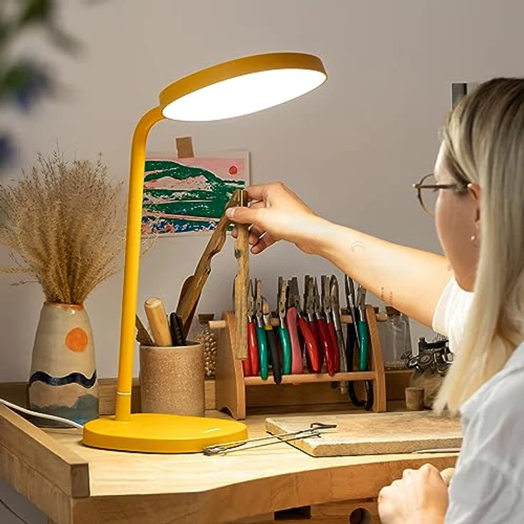 Lumie Task | Vielfältig einstellbare, helle LED-Lichttherapie-Schreibtischlampe gegen Winterblues, kristallklare Beleuchtung, maximaler Sehkomfort, verbesserte Stimmung und Energie| Golden Yellow – Bild 5