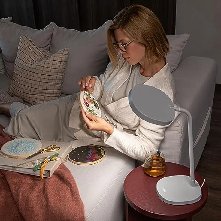 Lumie Task | Vielfältig einstellbare, helle LED-Lichttherapie-Schreibtischlampe gegen Winterblues, kristallklare Beleuchtung, maximaler Sehkomfort, verbesserte Stimmung und Energie| Mist White – Bild 4