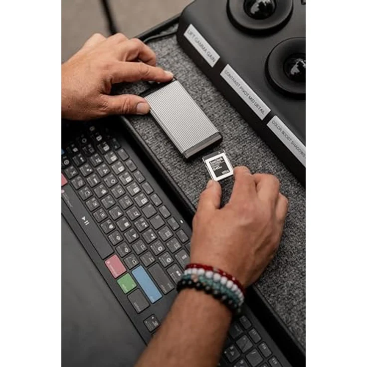 SanDisk PRO-CINEMA CFexpress-Type-B-Speicherkarte 320 GB (Für den Einsatz von Kinokameras mit CFexpress-Technologie, 8K Aufnahmen, bis zu 1.700 MB/s Lesen, Sturzresistenz von bis zu 1 Meter Höhe) – Bild 4