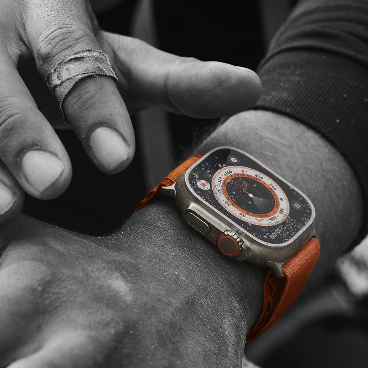Apple Watch Ultra Smartwatch GPS + Cellular, 49mm, Titangehäuse, Ocean Armband Mitternacht (MQFK3FD/A) – Bild 6