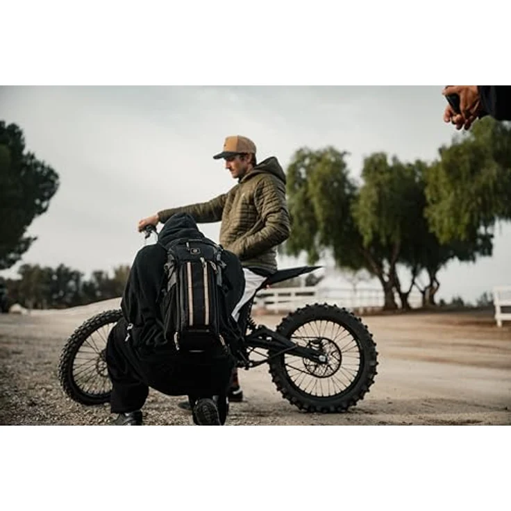 PolarPro Roadrunner 8L Rucksack - Ultraleicht, kompakt für schnellen Zugriff - Schwarz, passend für Ihre gesamte Kameraausrüstung - inklusive Regenschutz – Bild 4