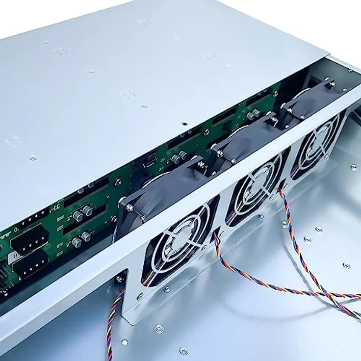 FANTEC 2563 SRC-2012X07-12G/6G 19" 4HE 680mm Storage Gehäuse, 12x SAS/SATA Einschübe mit je 2 Status LEDs, Einschübe für 3,5" und 2,5" Datenträger, 1x USB 2 Anschluss, 3X 80mm Lüfter – Bild 4