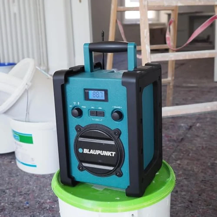 Blaupunkt BSR 30 Baustellenradio mit Akku – Tragbares Radio mit Bluetooth 5.3 robust (AUX-IN, 10 Watt RMS, Schutzklasse IPX5) – Bild 2