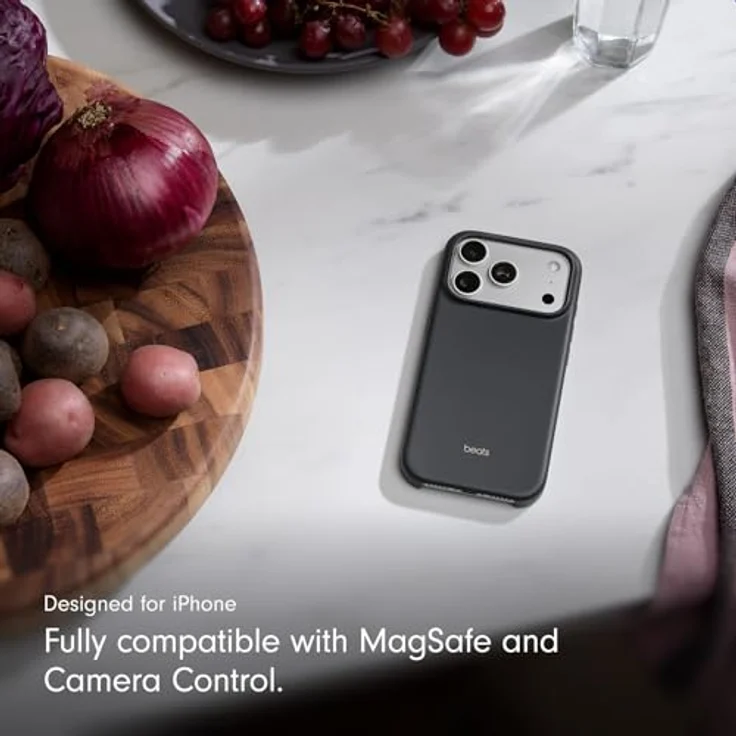 Beats iPhone 17 Pro Case mit MagSafe und Kamerasteuerung, Matte Außenseite, Innenfutter aus Mikrofaser – Granitgrau – Bild 4