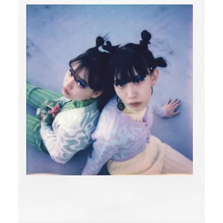 Polaroid Now+ Generation 3 Sofortbildkamera mit Bluetooth-Verbindung in Schwarz – Bild 4