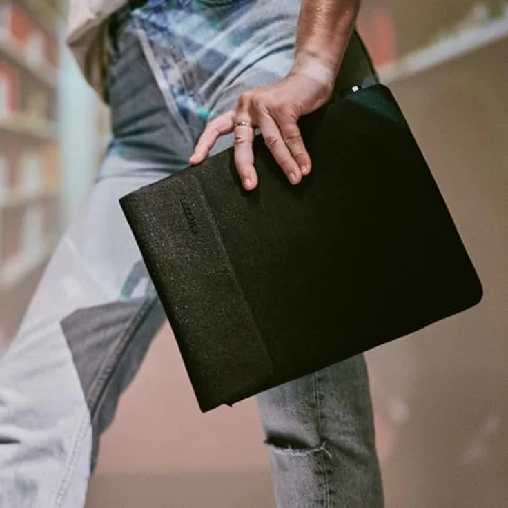 Incase Crosstown Sleeve für 11-Zoll-Tablet, vollständig gepolstert mit externem Steckfach, schwarz – Bild 3
