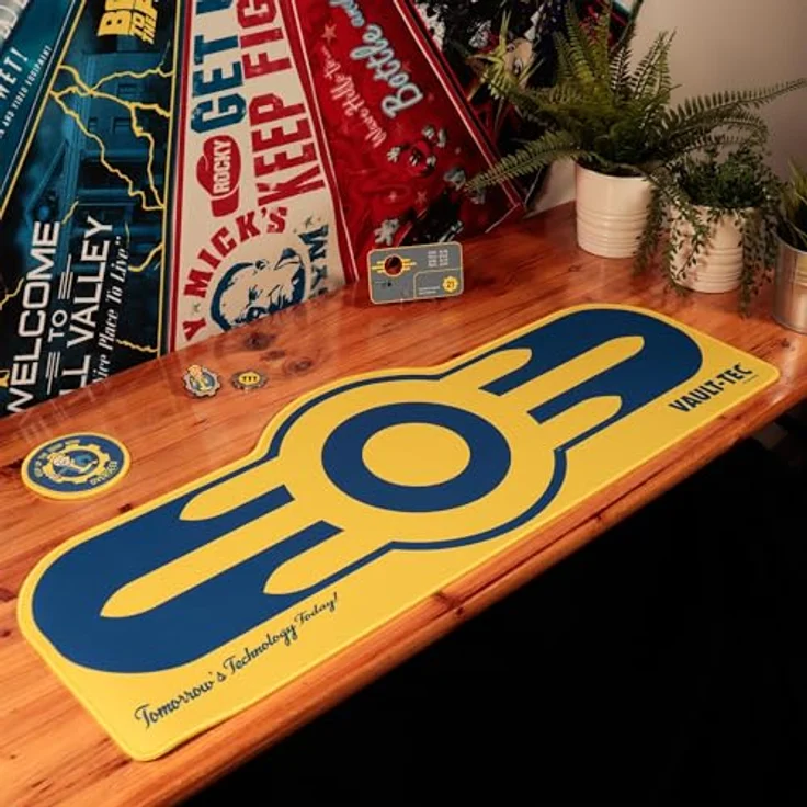 FaNaTtik Fallout Vault-Tec XL Gaming Schreibtischunterlage & Untersetzer Set, 800 x 300 mm, rutschfeste Gummiunterseite, verstärkte Kanten – Bild 5